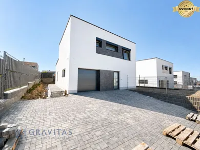Na predaj 5-izbový dom, 157 m², Bratislava-Záhorská Bystrica