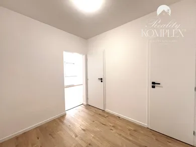 Na predaj 1-izbový byt, 35 m², Komárno, Selyeho