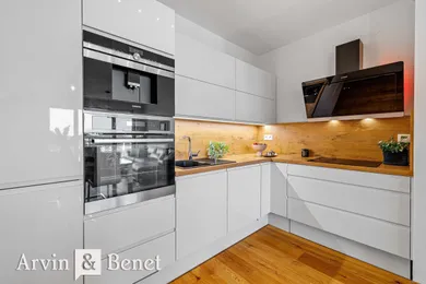 Na prenájom 2-izbový byt, 54 m², Bratislava-Nové Mesto