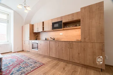 Na prenájom 3-izbový byt, 83 m², Košice-Staré Mesto, Hlavná