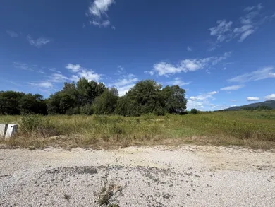 Na predaj pozemok, Polomka