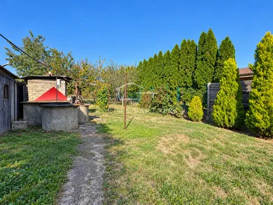 Na predaj 1-izbový dom, 50 m², Nové Zámky, Pod kopcom