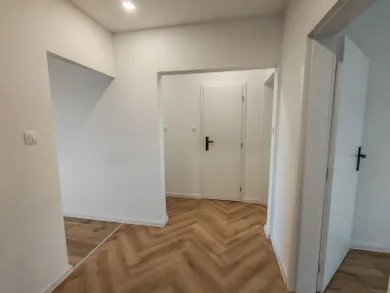 Na prenájom 3-izbový byt, 76 m², Dunajská Streda, Nám. priateľstva