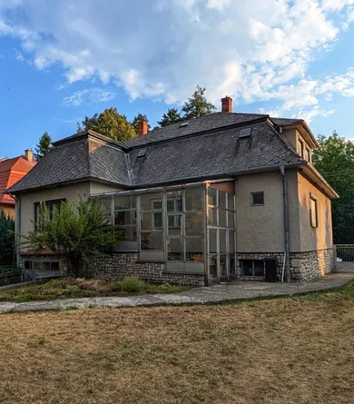 Na predaj 7-izbový dom, 220 m², Sološnica