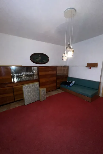Na predaj dom, Topoľnica