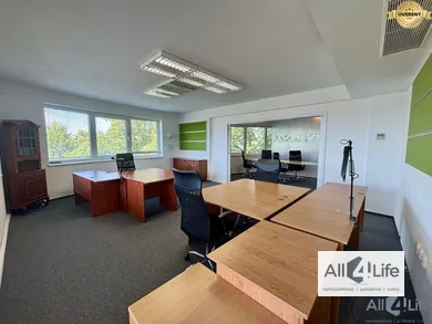 Na prenájom komerčné, 134 m², Piešťany, Radlinského