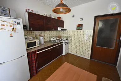 Na predaj 3-izbový byt, 70 m², Nová Baňa
