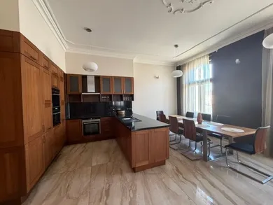 Na prenájom 3-izbový byt, 175 m², Bratislava-Staré Mesto, Puškinova