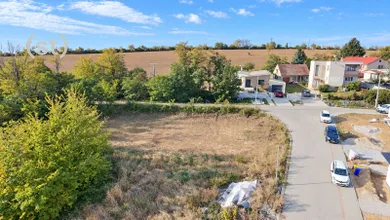 Na predaj pozemok, 651 m², Urmince