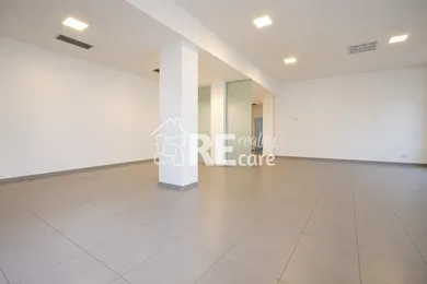 Na prenájom komerčné, 19 m², Bratislava-Petržalka, Šustekova