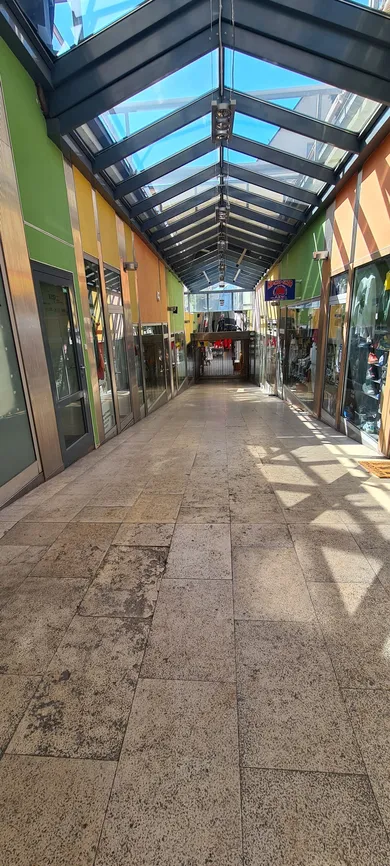 Na prenájom komerčné, 23 m², Bratislava-Staré Mesto, Obchodná