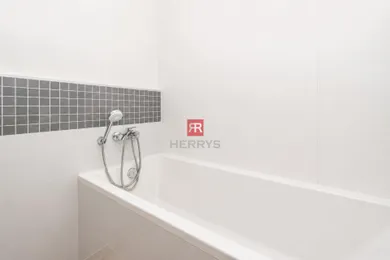 Na predaj 3-izbový byt, 84 m², Bratislava-Petržalka, Lužná