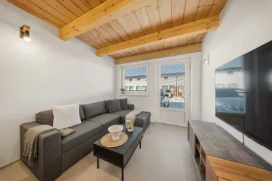 Na prenájom 2-izbový byt, 40 m², Bratislava-Vrakuňa, Majerská