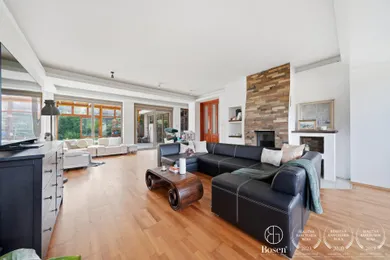 Na predaj 7-izbový dom, 934 m², Lehnice