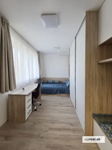 Na prenájom 1-izbový byt, 22 m², Bratislava-Staré Mesto, Ľubinská