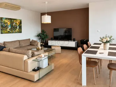 Na prenájom 3-izbový byt, 118 m², Bratislava-Nové Mesto