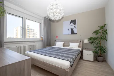 Na prenájom 3-izbový byt, 72 m², Bratislava-Petržalka, Mamateyova
