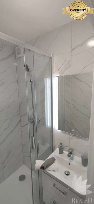 Na predaj 3-izbový byt, 56 m², Bratislava-Ružinov, Sečovská