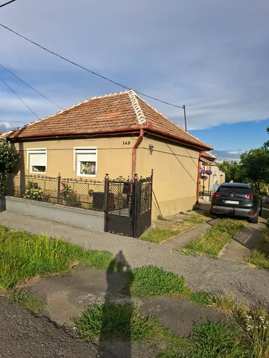 Na predaj 3-izbový dom, 125 m², Fő utca