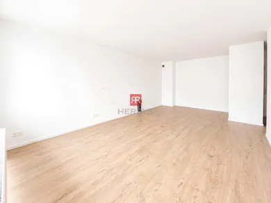 Na predaj 1-izbový byt, 36 m², Bratislava-Dúbravka, Agátová