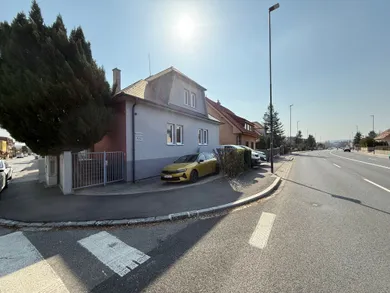 Na predaj 7-izbový dom, 300 m², Bratislava-Rača, Remeselnícka