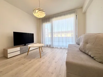 Na prenájom 3-izbový byt, 67 m², Bratislava-Staré Mesto, Bezručova