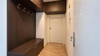 Na prenájom 1-izbový byt, 40 m², Bratislava-Petržalka, Žltá