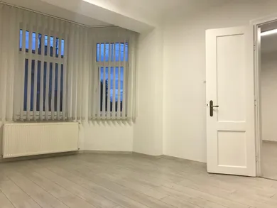 Komerčné priestory na prenájom, Pezinok · €999