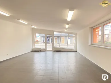 Na prenájom komerčné, 75 m², Trenčín, Zlatovská