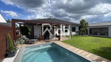Eladó házak, 4-szobás, Trnava · €525 000