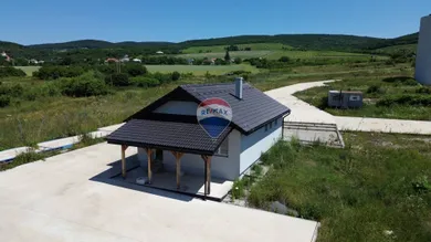Na predaj komerčné, 113 m², Malá Tŕňa, Tokajská