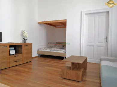 Na predaj 1-izbový byt, 36 m², Bratislava-Staré Mesto, Mariánska