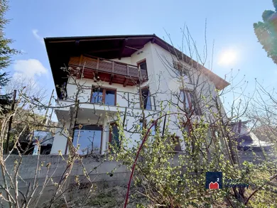 Domy rekreacyjne na sprzedaż, 7-pokojowe, Žilina · €298 000