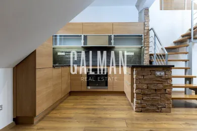 Na predaj 2-izbový byt, 95 m², Bratislava-Nové Mesto, Odborárska