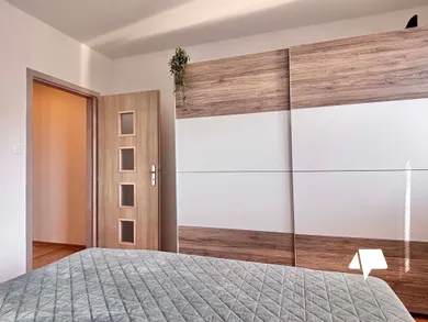Na prenájom 3-izbový byt, 83 m², Nitra, Novomeského