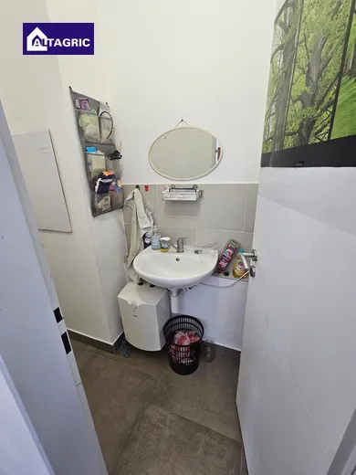 Na prenájom komerčné, 20 m², Komárno, Petőfiho ul.