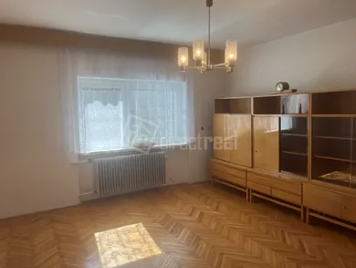 Na predaj dom, Šurany, Hollého