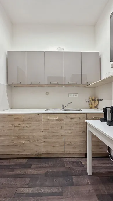 Na predaj komerčné, 53 m², Bratislava-Petržalka, Dudova