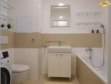 Na prenájom 2-izbový byt, 53 m², Bratislava-Staré Mesto, Blumentálska