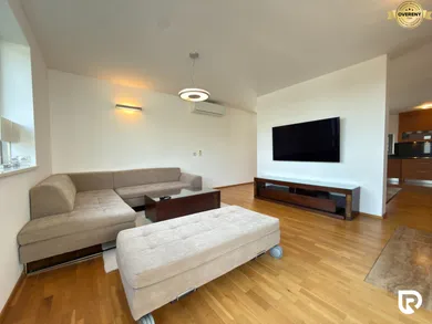 Na prenájom 4-izbový byt, 125 m², Bratislava-Staré Mesto