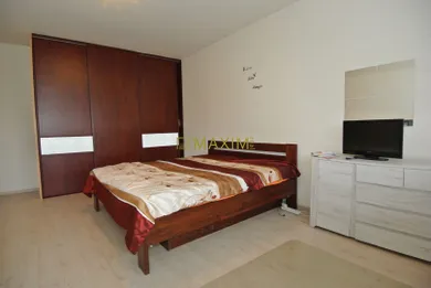 Na prenájom 3-izbový byt, 72 m², Bratislava-Petržalka, Hálova