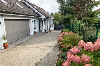 Na prenájom 4-izbový dom, 170 m², Bratislava-Dúbravka