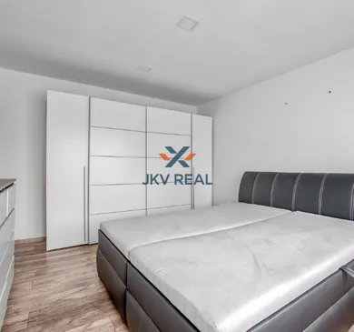 Na prenájom 1-izbový byt, 42 m², Nitra, štúrová