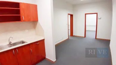 Na prenájom komerčné, 100 m², Bratislava-Ružinov, Tomášikova