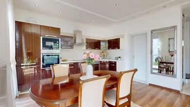 Na predaj 6-izbový dom, 118 m², Bratislava-Nové Mesto, Lopenícka