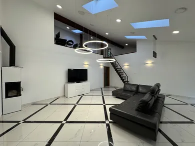 Na prenájom komerčné, 190 m², Žilina