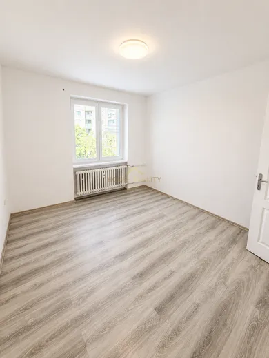 Na prenájom 3-izbový byt, 65 m², Bratislava-Ružinov, Poludníková