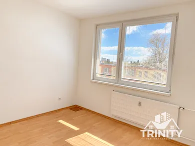 Na prenájom 1-izbový byt, 35 m², Šurany, MDŽ