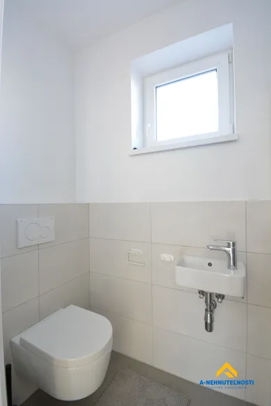 Na predaj 3-izbový byt, 78 m², Rovinka