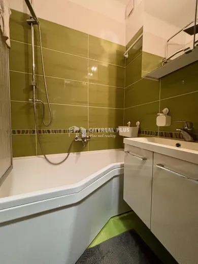 Na prenájom 3-izbový byt, 68 m², Nové Zámky, -
